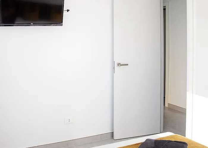 Urbania דירה אדחה